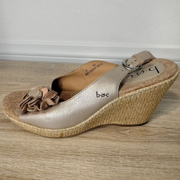b.o.c. Born Women's Silver Metallic Leather Tan Wedge Peep Toe Sandals Sz 8 - Picture 1 of 7